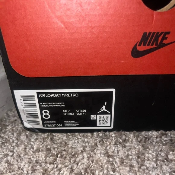 Air Jordan 11 Retro Bred - Picture 4 of 10